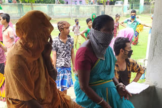 villagers agitation for giving less food stuff from anganwari center amid lockdown in jalangi, murshidabad