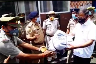 PPE kit distributed among police in meerut