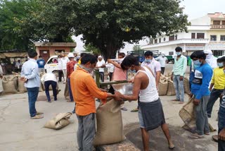 Shortage of laborers in Gohana Grain Market due to lockdown