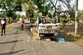 vehicle accident filled with fruit in bilaspur