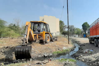 jalgaon municipal corporation starts drainage cleaning in city