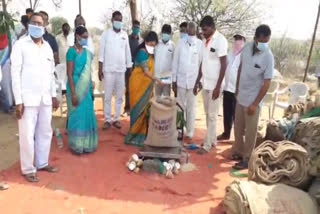 aleru mla and wip gongidi sunitha inaugurate the Grain buying center at dharmaram village