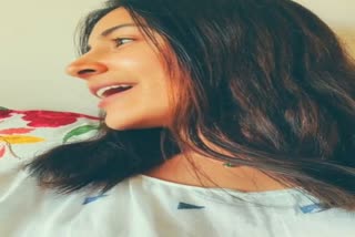 Anushka  Sharma rib tickling video with virat kohli, watch video