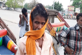 lockdown-affects-the-livelihood-of-rickshaw-drivers-in-varanasi