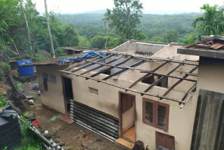 കോട്ടയം വാര്‍ത്തകള്‍  മഴ ശക്തം  kottayam news  houses were damaged due to strong winds