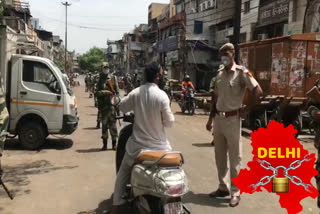 delhi police patrolling in khari baoli of old delhi over lockdown