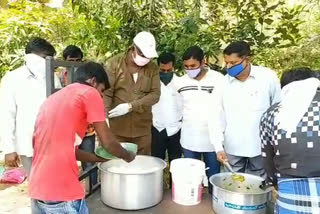 Food donation to Immigration Labor In Khammam paleru