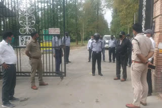 FRI campus  COVID-19 lockdown  Indira Gandhi National Forest Research Institute  Dehradun SDM Gopal Ram  FRI campus out of quarantine  ക്വാറന്‍റയിന്‍ കാലാവധി പൂര്‍ത്തിയാക്കി ഫോറസ്റ്റ് റിസര്‍ച്ച് ഇന്‍സ്റ്റിറ്റ്യൂട്ട്  എഫ് ആര്‍ ഐ  ഫോറസ്റ്റ് റിസര്‍ച്ച് ഇന്‍സ്റ്റിറ്റ്യൂട്ട്  ഡെറാഡൂണ്‍