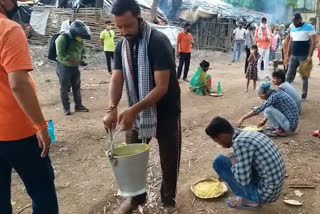 दंवघरः गोड्डा सांसद की ओर से चलाया जा रहा है गरीबों के भोजन के लिए लंगर