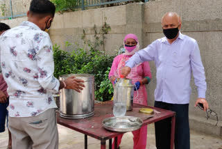 In West Delhi food is being given to 1 lakh 35 thousand people daily during lockdown