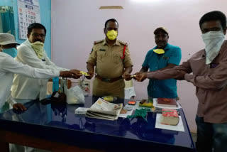 police distributed masks to journalists at madakasira