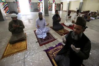 Mosques in Pakistan to remain open during Ramzan amid raging coronavirus pandemic