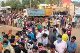 WATCH: Thousands gather to collect ration in Karnataka