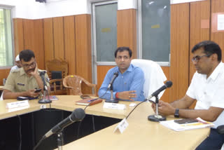 Divisional Commissioner holds meeting with officials