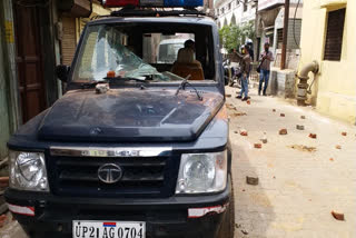 Flower petals being showered to welcome medical team in Moradabad