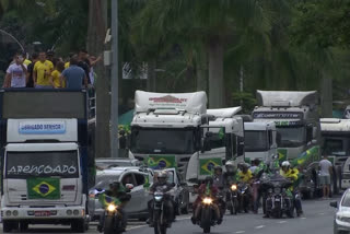 Supporters of Brazil's President Jair Bolsonaro protested from their cars in the streets of Rio de Janeiro to reject the restrictive measures applied by the local government to reduce the spread of the COVID-19.