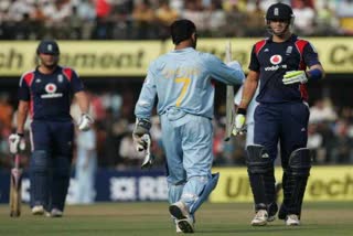 Pietersen pulls Dhoni's legs, CSK give a cheeky reply