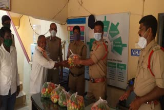 framer-distributed-vegetables-to-narsapur-police-sangareddy-police