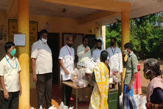 Distribution of food items to refugees in Nelyadi