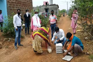 Social workers provided food to the poor-khurdha