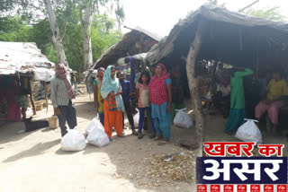 etv bharat impact story Today Tea Group gave ration to hungry families Yamuna Khadar delhi