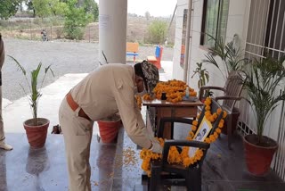 Tribute paid to the martyr TI Devendra Chandravanshi at the police station