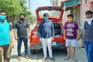 muradnagar hindu yuva vahini members distributing food to poor till last day of lockdown in delhi