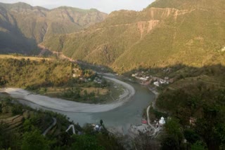 Nature drenchs with its color in small Haridwar Kondapatan, but the shadow is silent