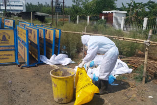 doctors threw ppe to the roads in tarapith, birbhum