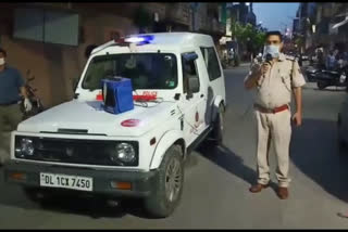 dabri police station SHO hemant kumar aware people over lockdown extension in delhi