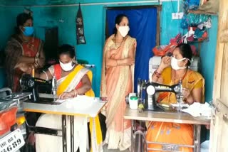 women's group creat corona awareness to destribute  mask in kalahandi district