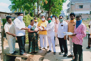 tdp leaders doing social service on chandrababu birthday at tiruvuru krishna district