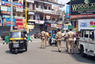 ജില്ലാ അതിർത്തികളിൽ 14 ചെക്ക് പോസ്റ്റുകൾ  borders of Kottayam district closed  kottayam latest news  കോട്ടയം വാര്‍ത്തകള്‍  ലോക്ക്‌ ഡൗണ്‍ വാര്‍ത്തകള്‍