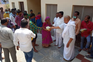 Distribution of lunch packets in Avinigadda