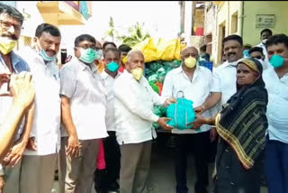 10 tonnes of vegetables Distribution by Congress leaders in Athani