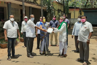 ಕೊರೊನಾ ಶಂಕಿತರನ್ನು ಸ್ಥಳಾಂತರಿಸದಂತೆ ಆಗ್ರಹ