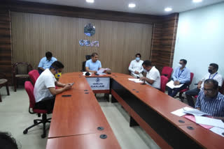 ganjam collector, home-coming people from out of state management meeting, ganjam latest news, corona update, ଗଞ୍ଜାମ ଜିଲ୍ଲାପାଳ, ଗଞ୍ଜାମ ଲାଟେଷ୍ଟ ନ୍ୟୁଜ୍‌, ରାଜ୍ୟ ଫେରନ୍ତାଙ୍କ ପରିଚାଳନା ବୈଠକ, କୋରୋନା ଅପଡେଟ