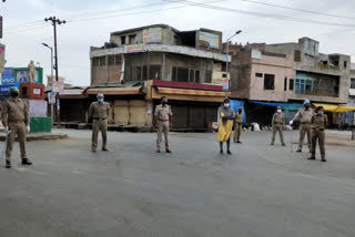 agra police officer takes out foot march