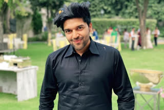 Guru Randhawa shares ten years throwback pic, pens inspirational note