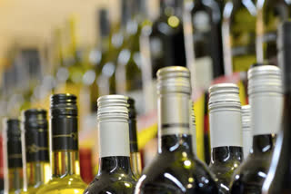 Liquor shops can remain open in Maharashtra