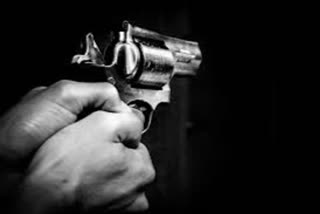 doctor robbed  Sushant Golf City  crime  murder  doctor shot at  ഡോക്ടര്‍  ആക്രമണം  വെടിവെപ്പ്  ലഖ്നൗ  വി.കെ സിംഗ്