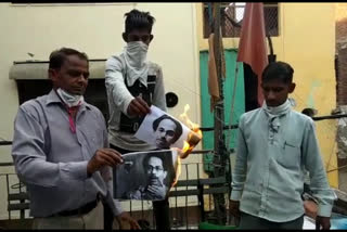 Social activist burnt poster of CM Thackeray in shahdara delhi