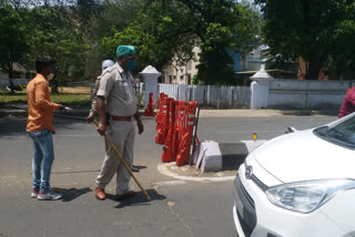 Police raining poles on those who do not follow lockdown in Chhindwara