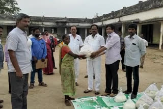 Distribution of Essential Items for Migrant Workers in vizag district