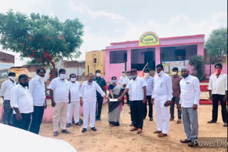 mla manik rao distributed kalyana laxmi cheques