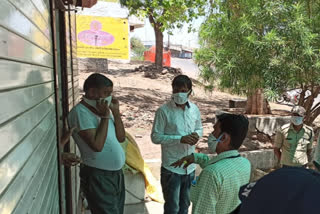 Merchants shop sealed due to buying PDS rice