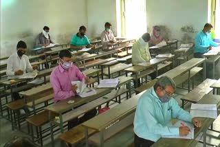 begin-testing-of-answersheet-with-social-distancing-in-banaskantha-district