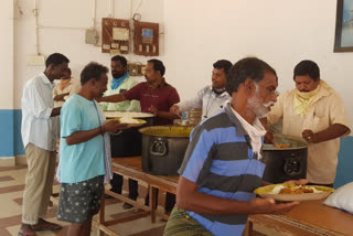 food distributed to sanitations workers by fruits association narasannapet srikakulam district