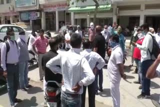 traders protest against mapping system in sirsa anajmandi