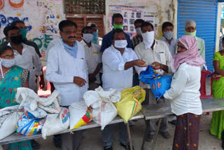 RICE DISTRIBUTION TO MIGRANTS IN VARDHANNAPET